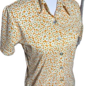 1960’s Vintage Women’s Floral Top with mother of pearl buttons